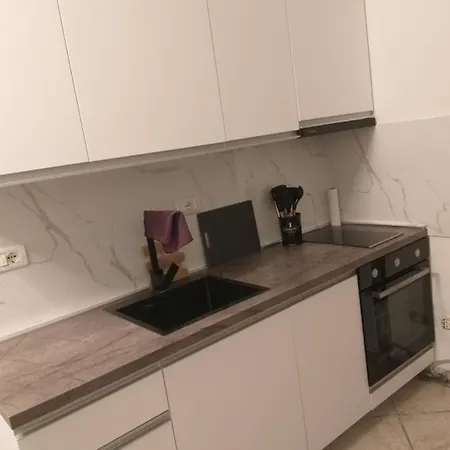 Kompleksi Fishta * Velipojë